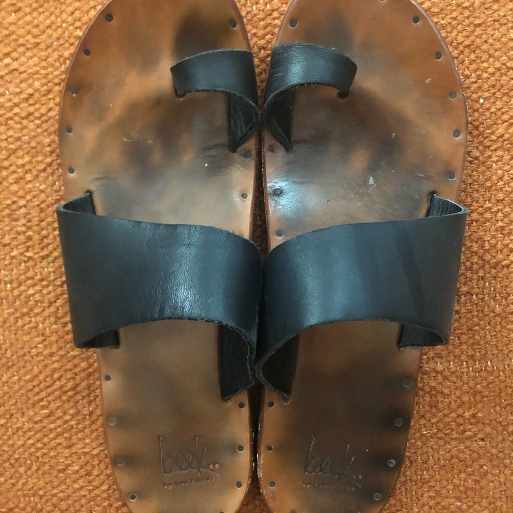 Beek Finch Black and Tan Sandal size 9